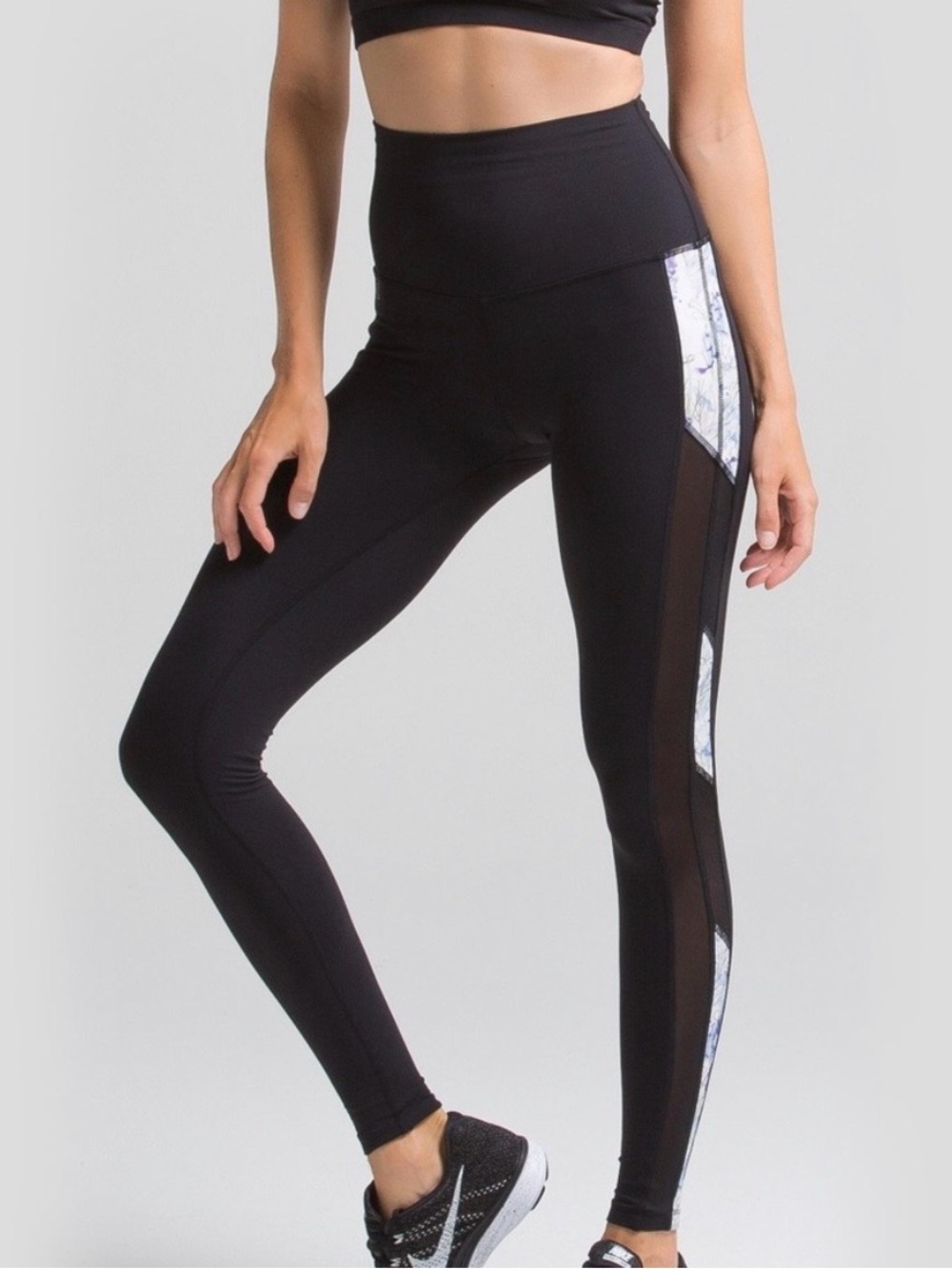 Amari Active Manhattan Yoga Leggings Black Poppy Print High Rise NWT Size L